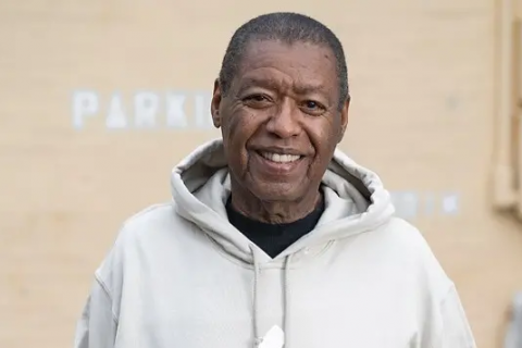 Morre Ron Kenoly, ícone da música gospel, aos 81 anos