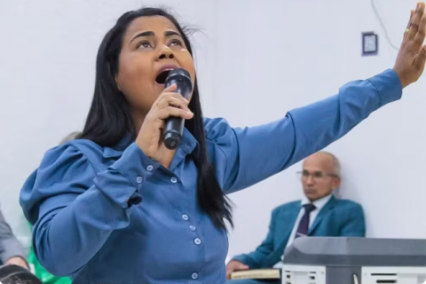Morre Ana Clézia, cantora gospel da dupla Ana Clézia e Laudicéia, aos 38 anos
